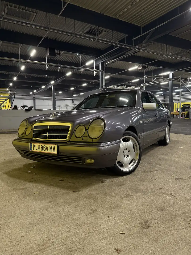 Mercedes-Benz E 300 Avantgarde TD Aut. - 1