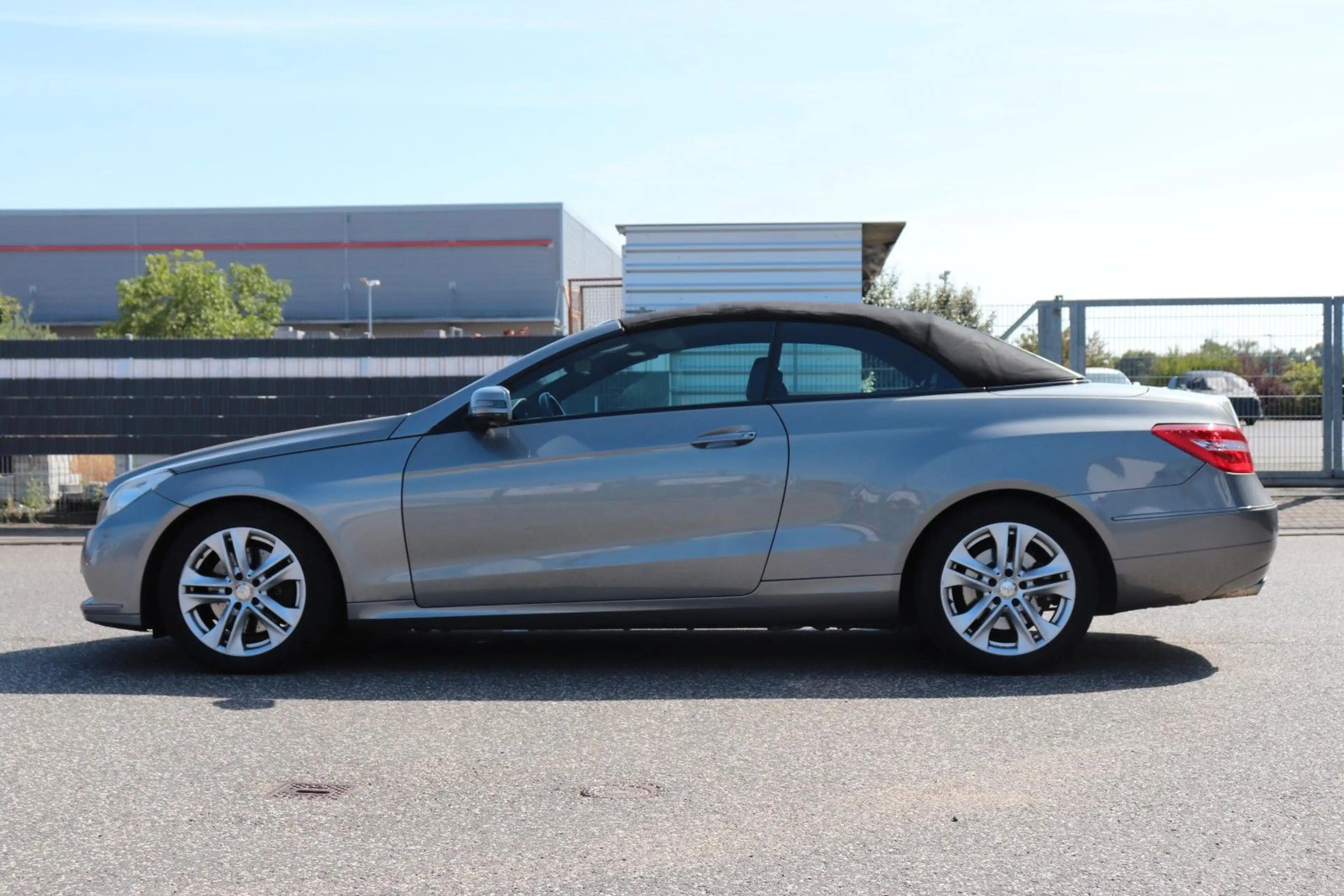 Mercedes-Benz E 350 E Cabrio CDI BlueEfficiency — photo 2