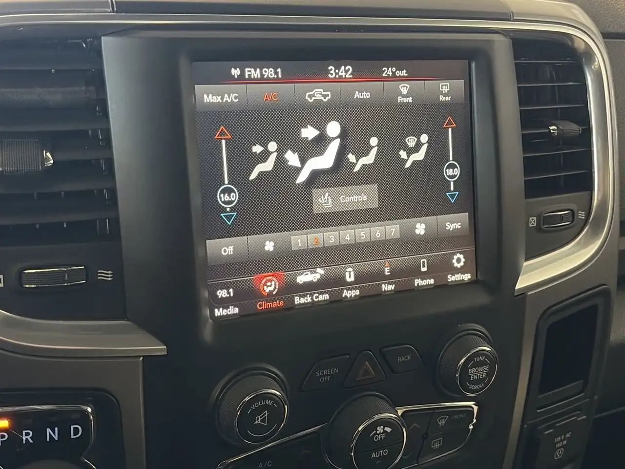 RAM 1500 снимка RAM 1500