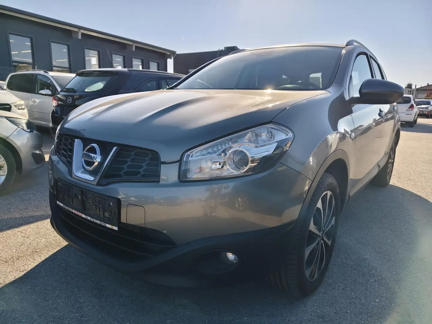 Nissan Qashqai+2 Visia Grau - 1