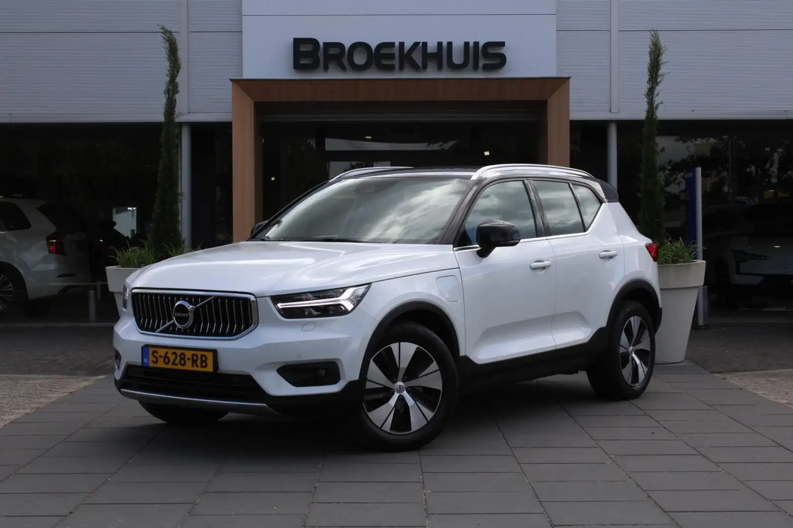 Volvo XC40 T5 Recharge Business Pro | Trekhaak | Stoel + Stuu Blanc - 1