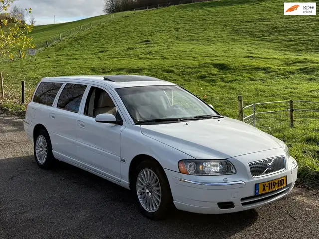 Volvo V70 2.4 170pk Summum Automaat/clima/elec stoel/speg+me
