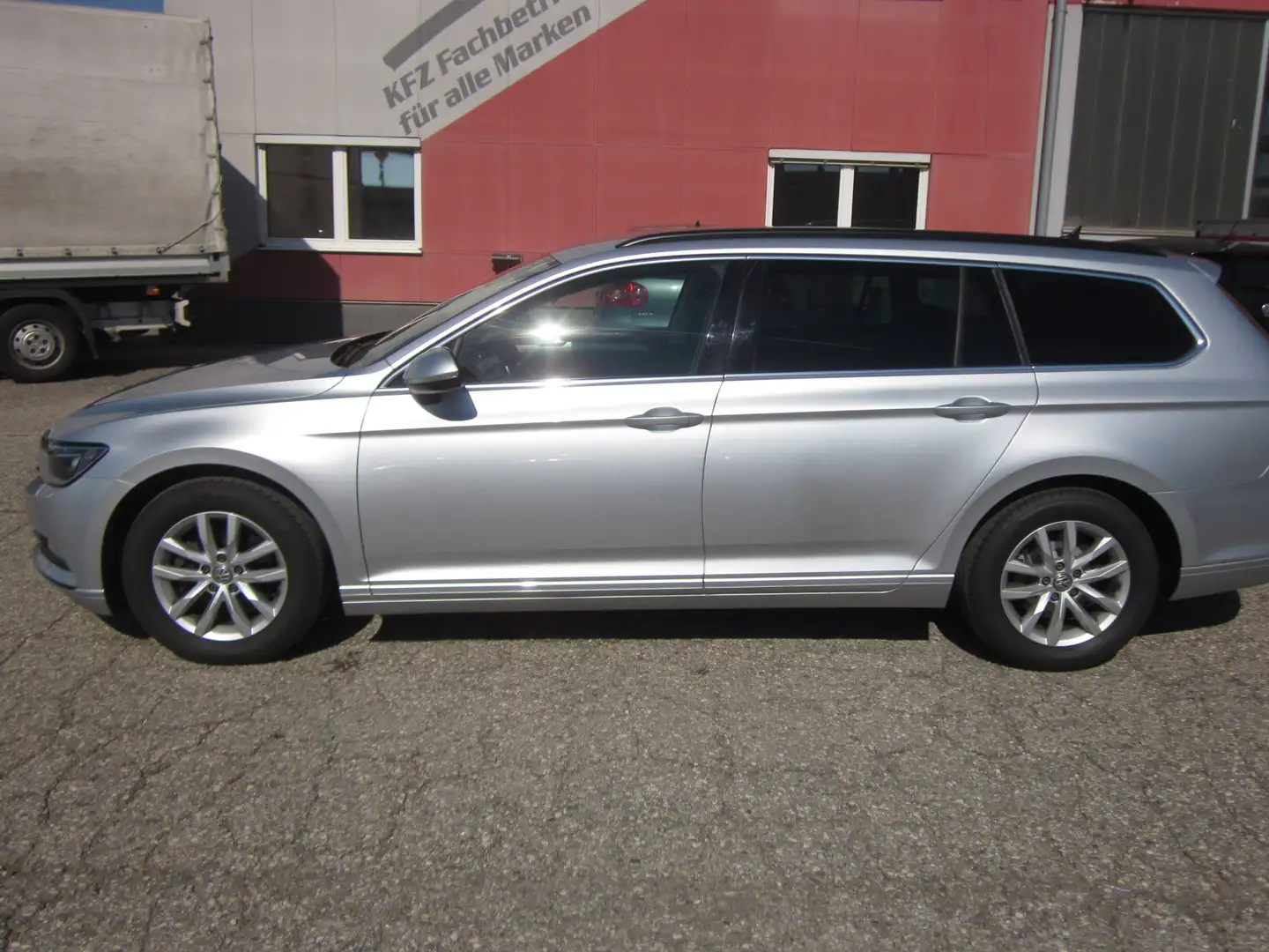 Volkswagen Passat Variant Passat Variant Comfortline 1,6 SCR TDI DSG Comfortline Silber - 2