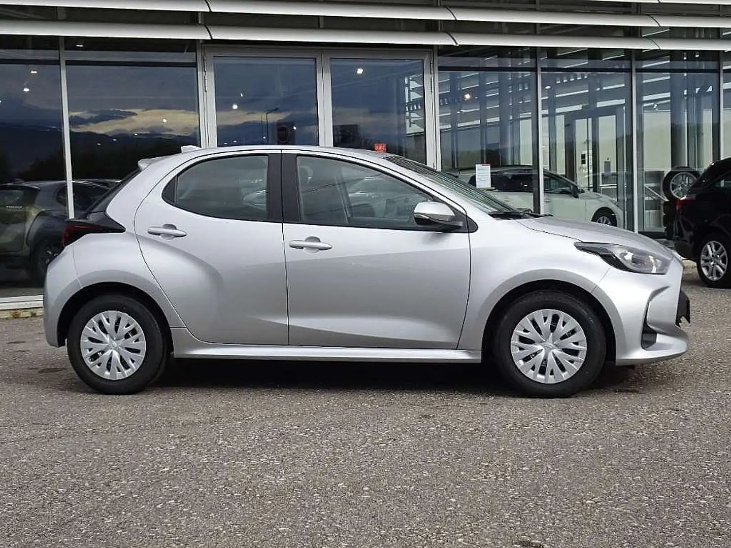 Toyota Yaris 1,0 VVT-i Active #Prompt Silber - 2