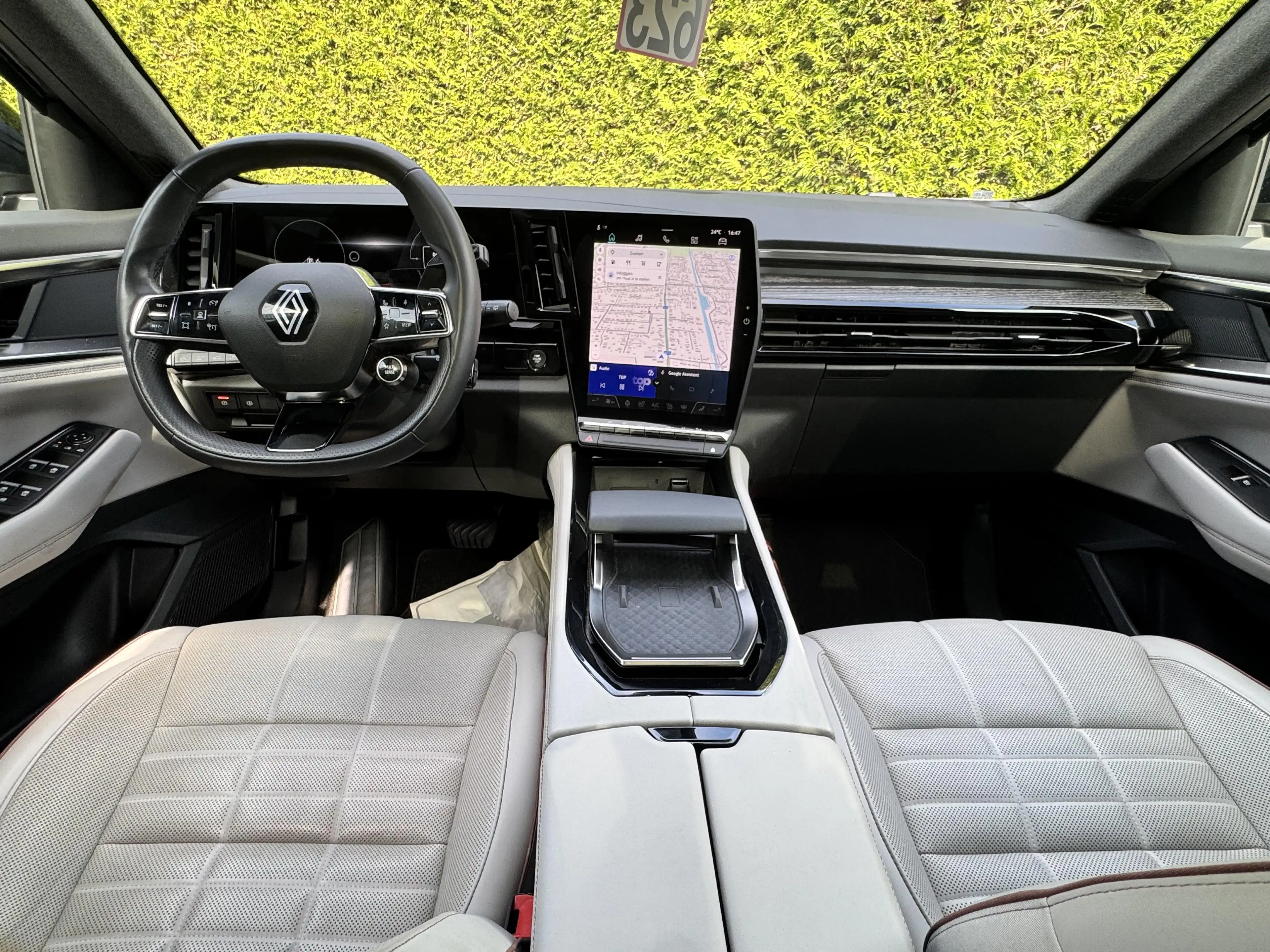Renault Espace ICONIC Full Hybrid 200 7PL — photo 13