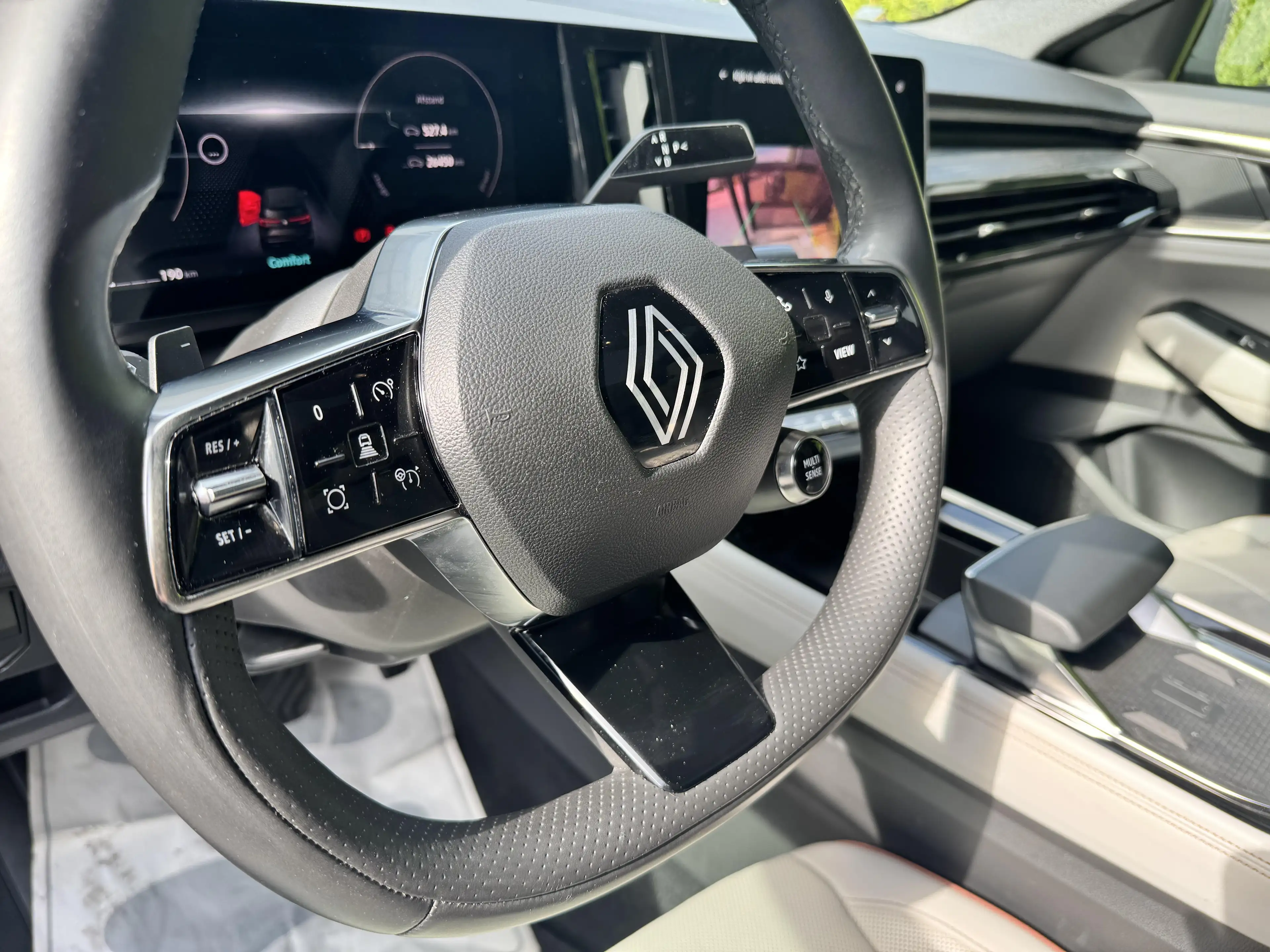 Renault Espace ICONIC Full Hybrid 200 7PL — photo 12