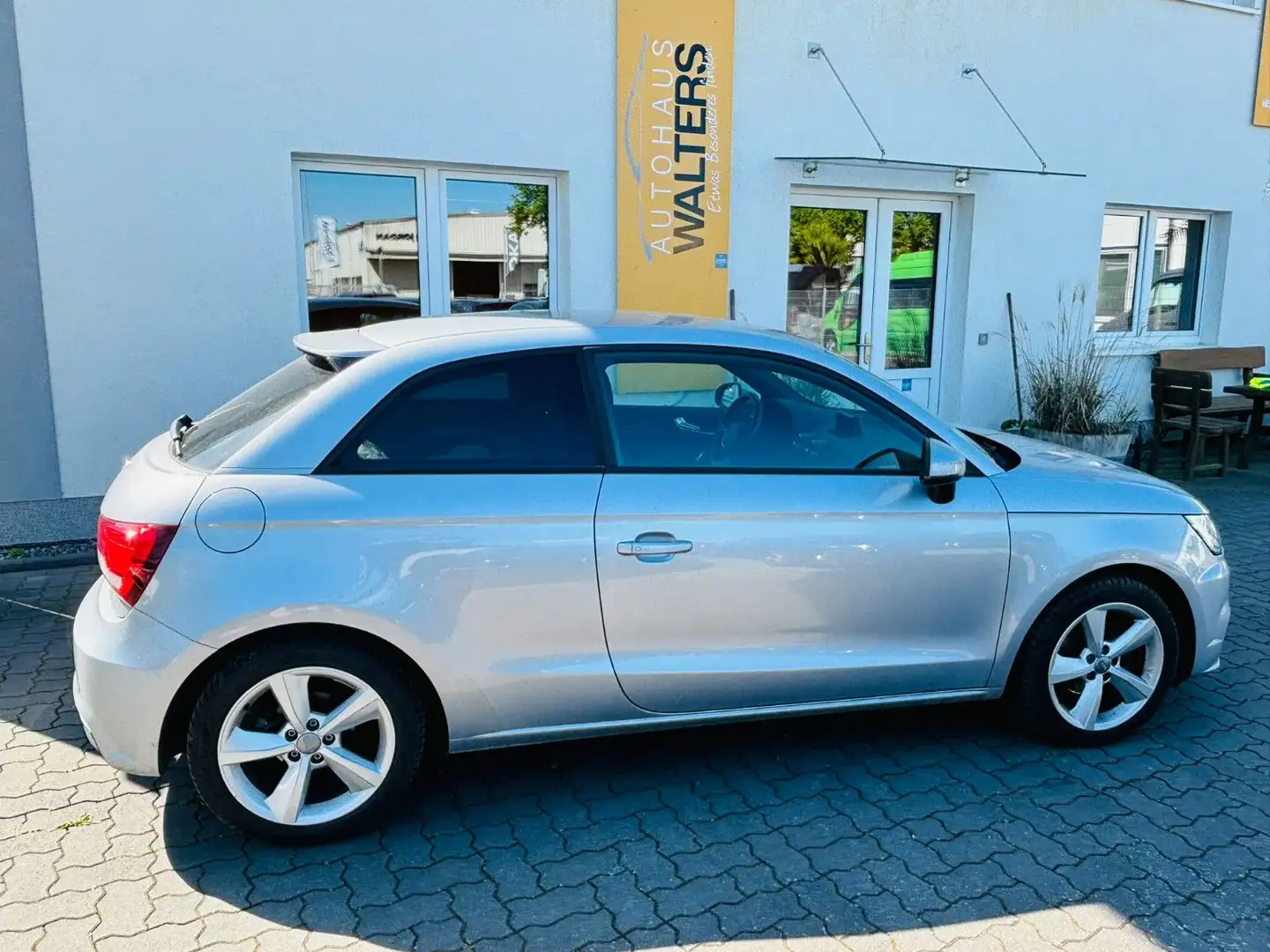 Audi A1 1.4 TDI design-Autom.-Klima-Alu-Xenon-LED-PDC Silber - 2