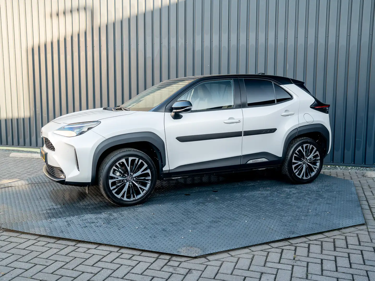 Toyota Yaris Cross 1.5 Hybrid Executive Bi-Tone | Head Up | BSM | Cam Blanc - 2