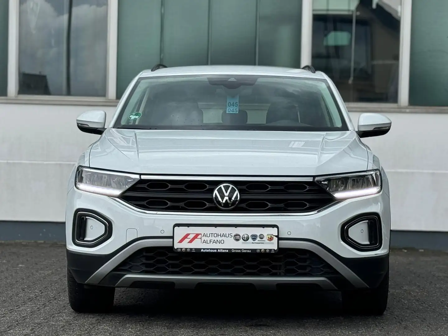 Volkswagen T-Roc Life NAVI PDC V+H SITZH ALU Weiß - 2