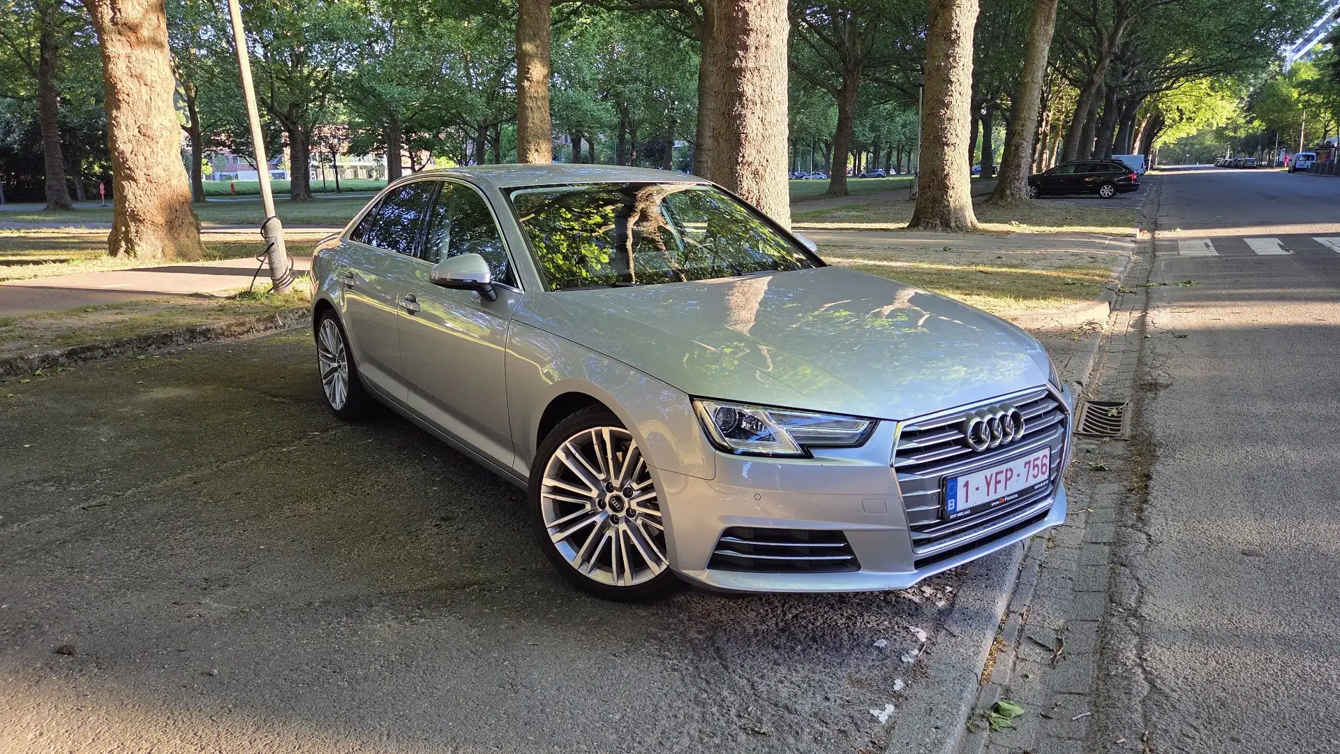 Audi A4 2.0 TFSI ultra S tronic sport - 1