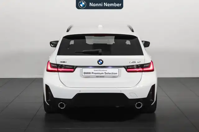 BMW 3 Series view 4