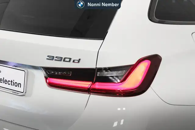 BMW 3 Series view 6