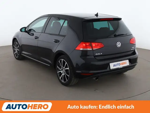 Volkswagen Golf view 4
