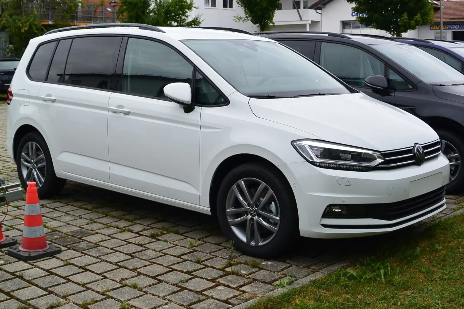 Volkswagen Touran Edition 1.5TSI Kam.Sitzh. APP AHK SOFORT! Weiß - 1