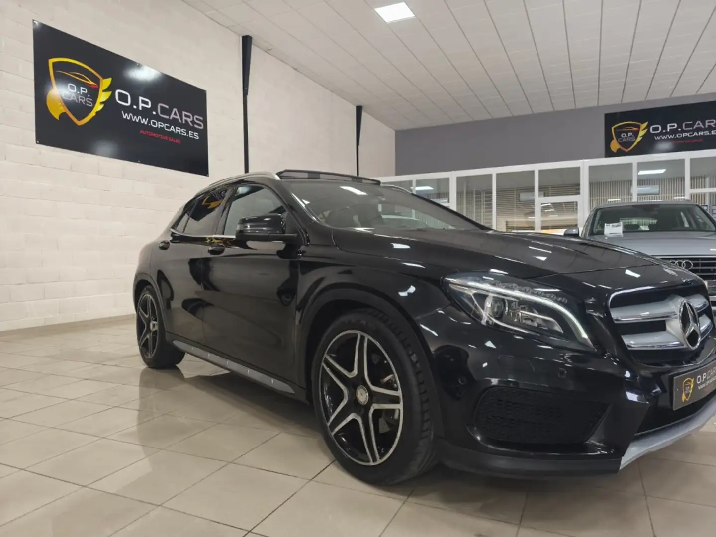 Mercedes-Benz MERCEDES-BENZ Clase GLA Pequeño  Automático de 5 Schwarz - 2