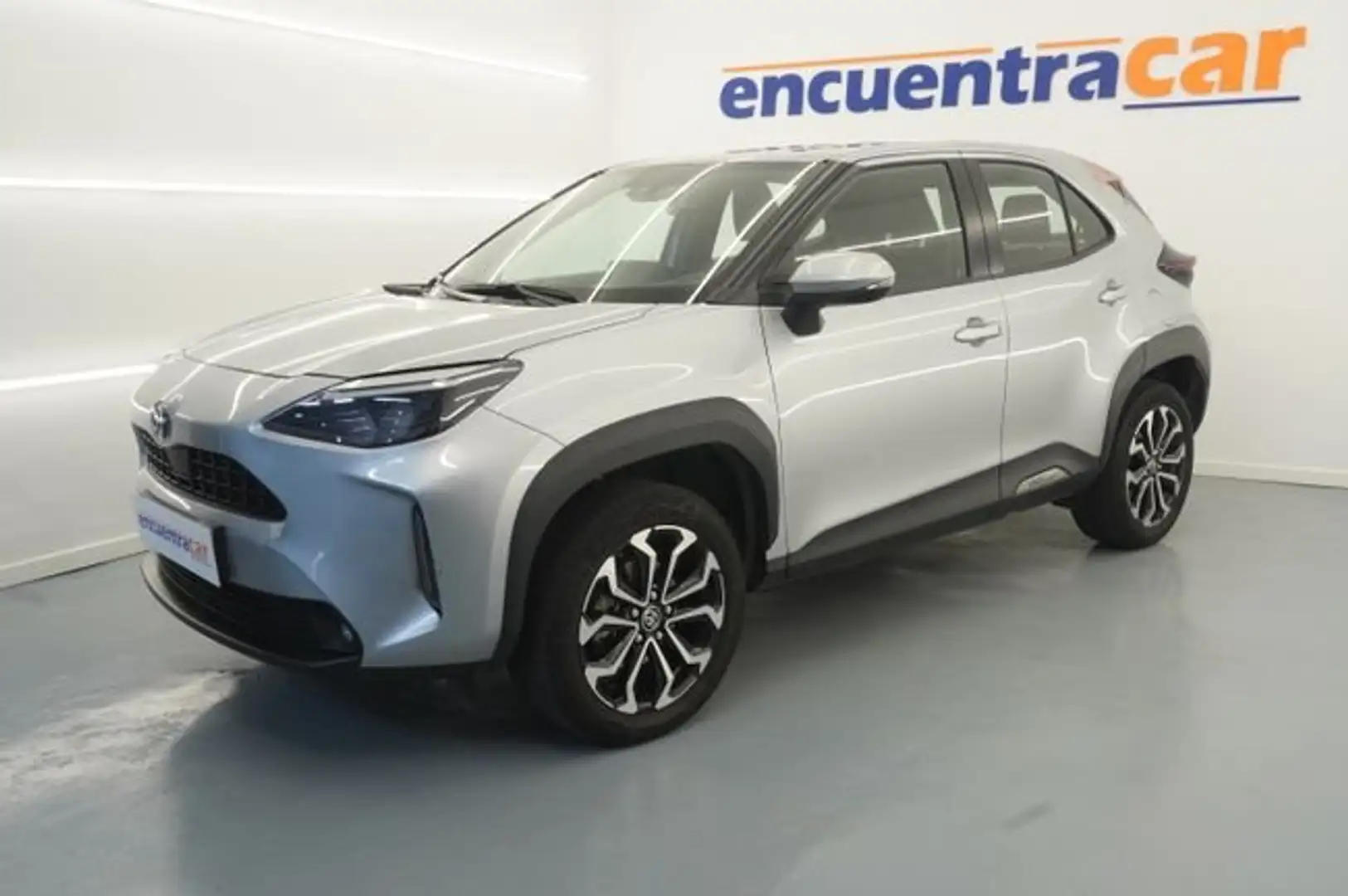 Toyota Yaris Cross 120H Active Tech Plateado - 1