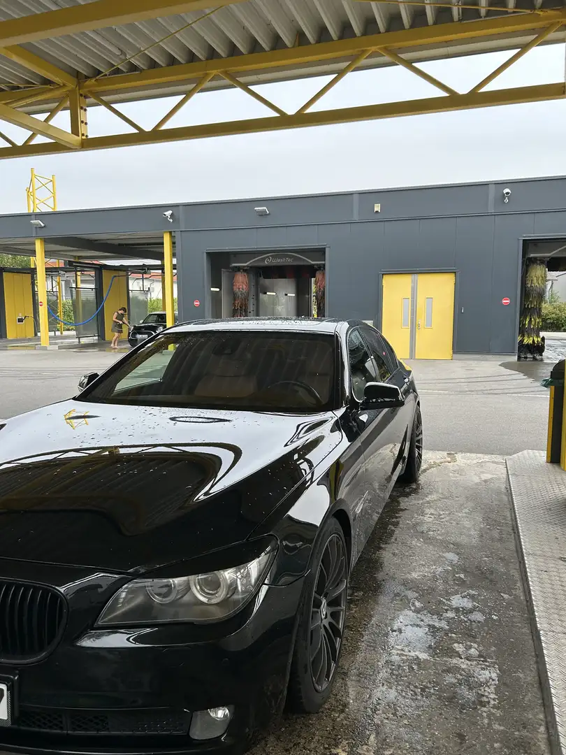 BMW 740 740i - 1