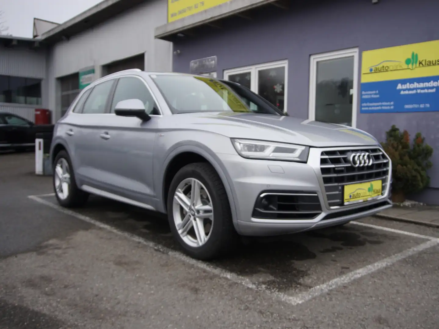 Audi Q5 quattro sport Grau - 1