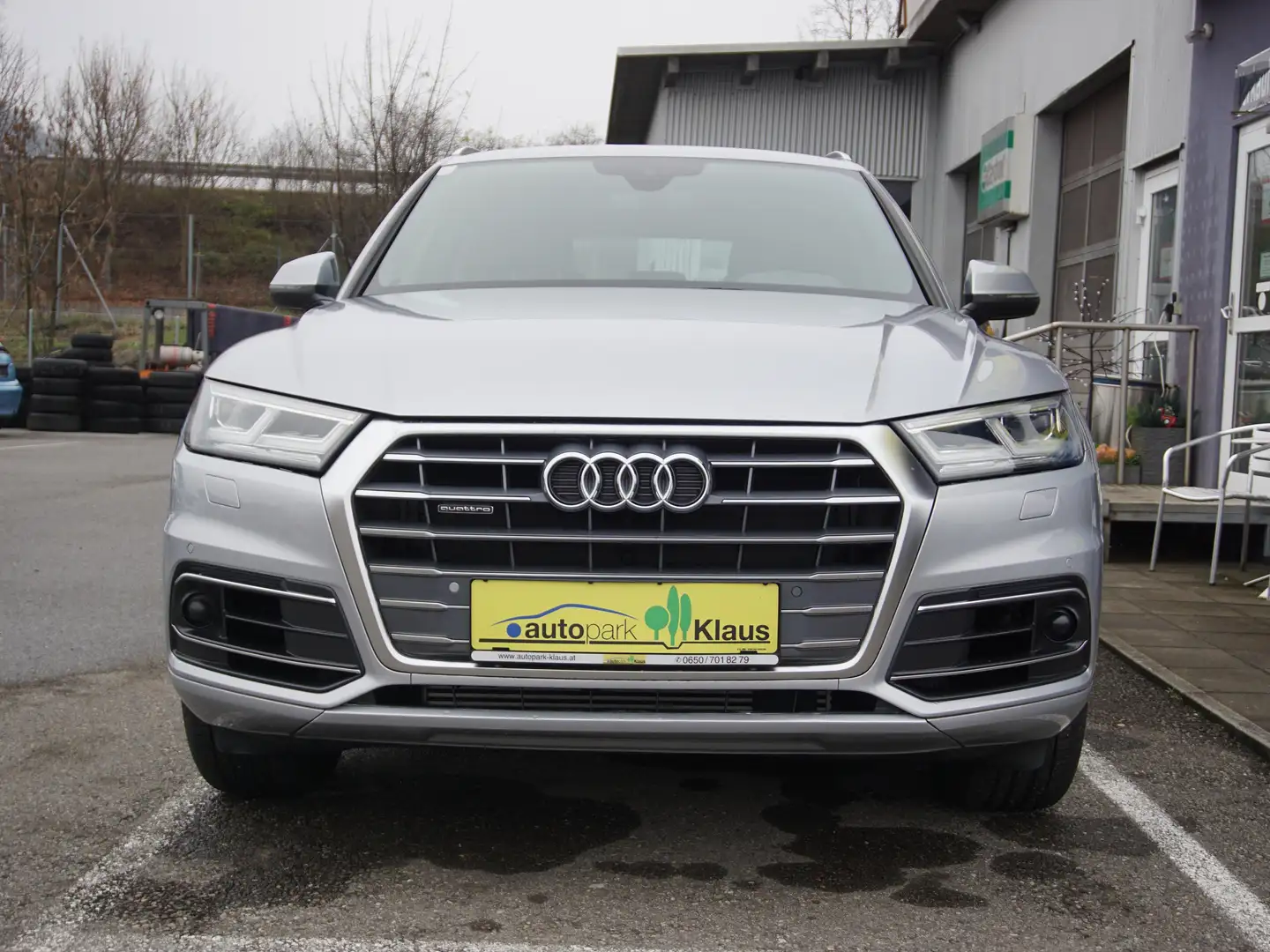 Audi Q5 quattro sport Grau - 2