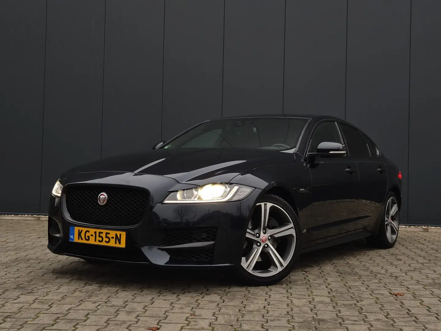 Jaguar XF 2.0d Portfolio ORI NL R-sport Zwart - 1