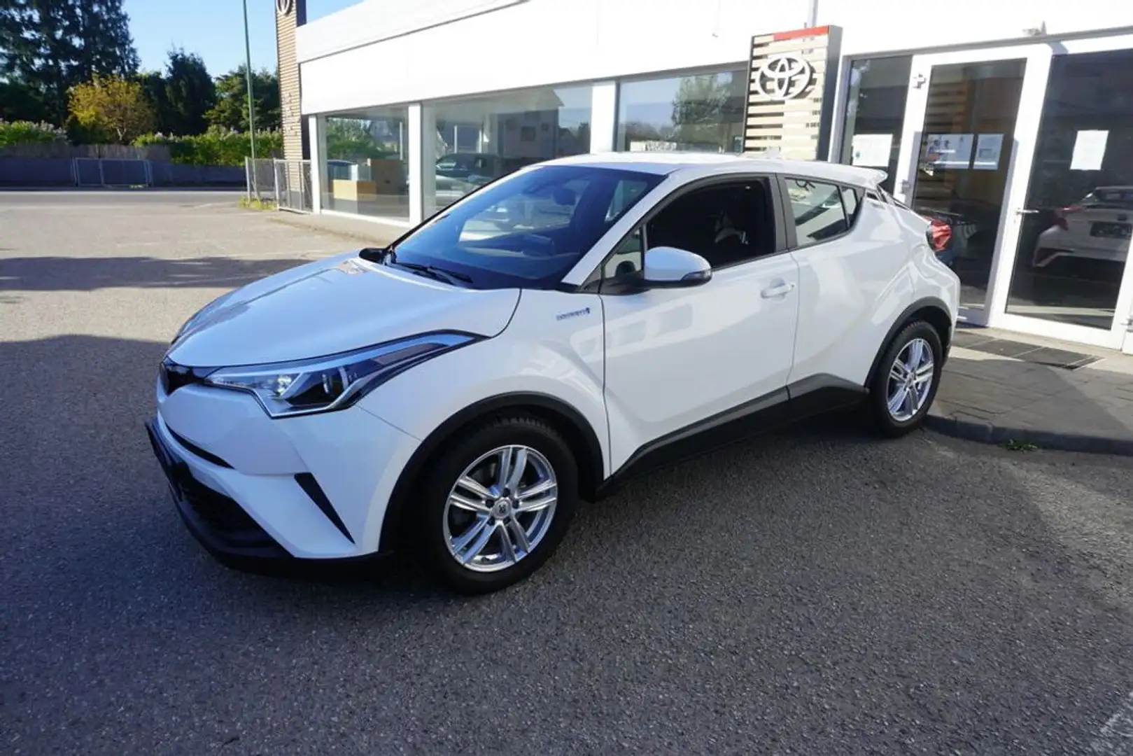 Toyota C-HR 1,8 Hybrid Weiß - 2