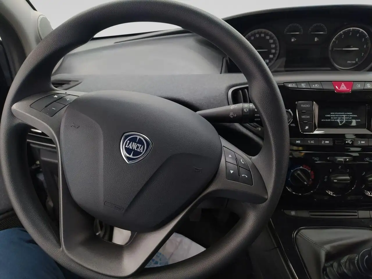 Lancia Ypsilon 2023 — фото 7