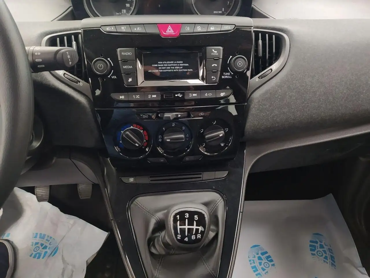 Lancia Ypsilon 2023 — фото 8