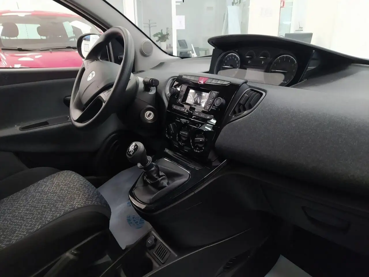 Lancia Ypsilon 2023 — фото 14