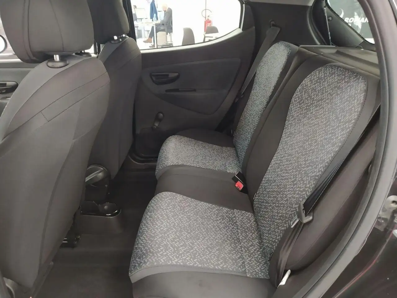 Lancia Ypsilon 2023 — фото 12