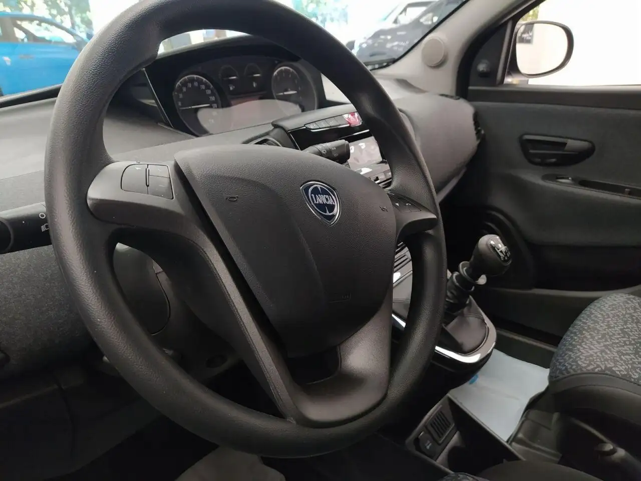 Lancia Ypsilon 2023 — фото 10