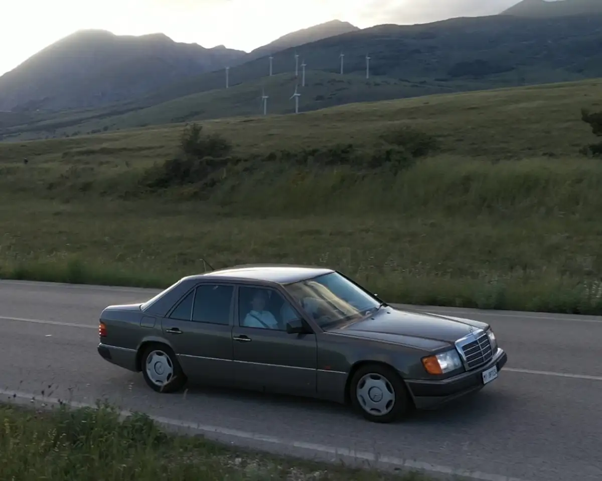 Mercedes-Benz E 200