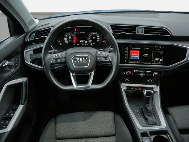 Audi Q3 view 8
