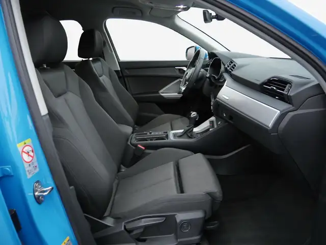 Audi Q3 view 4