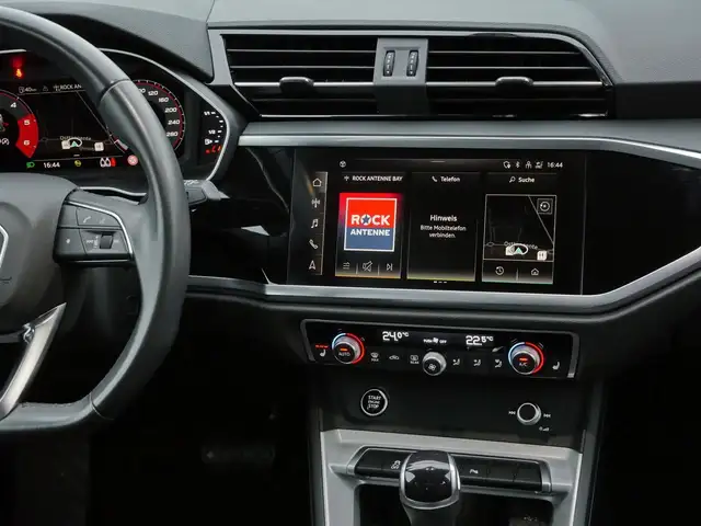 Audi Q3 view 6