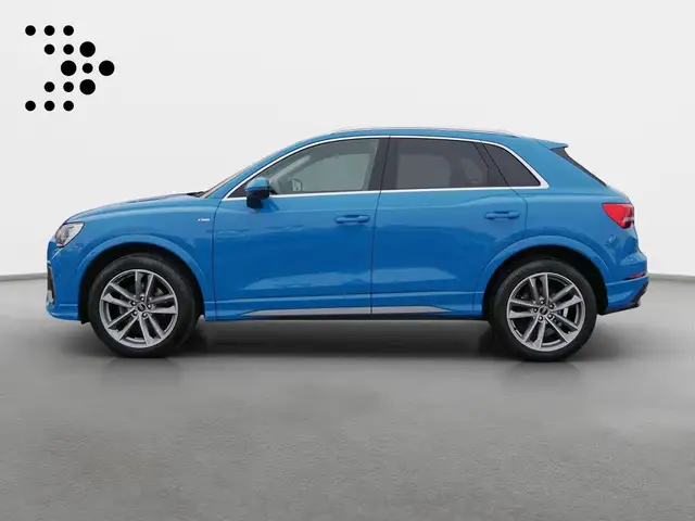 Audi Q3 view 3