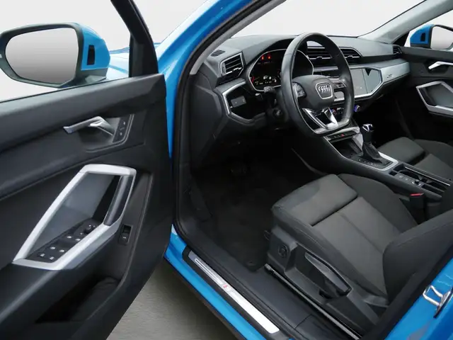 Audi Q3 view 14