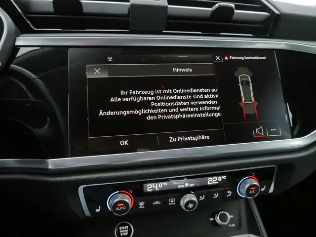 Audi Q3 view 15