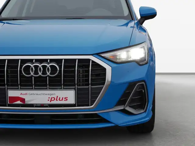 Audi Q3 view 12