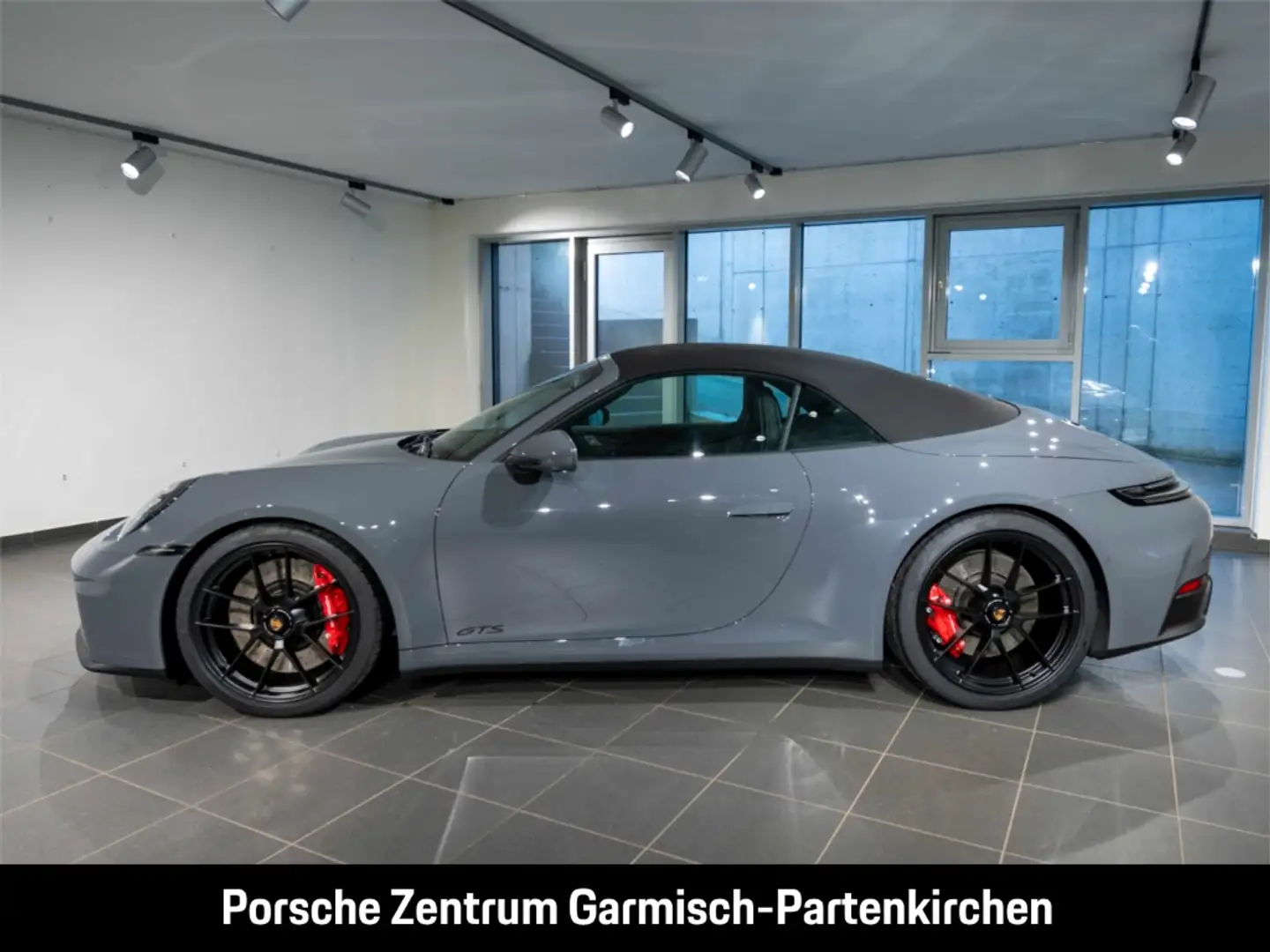 Porsche 992 911 Carrera 4 GTS Cabriolet LenkradHZG 360 Grau - 2