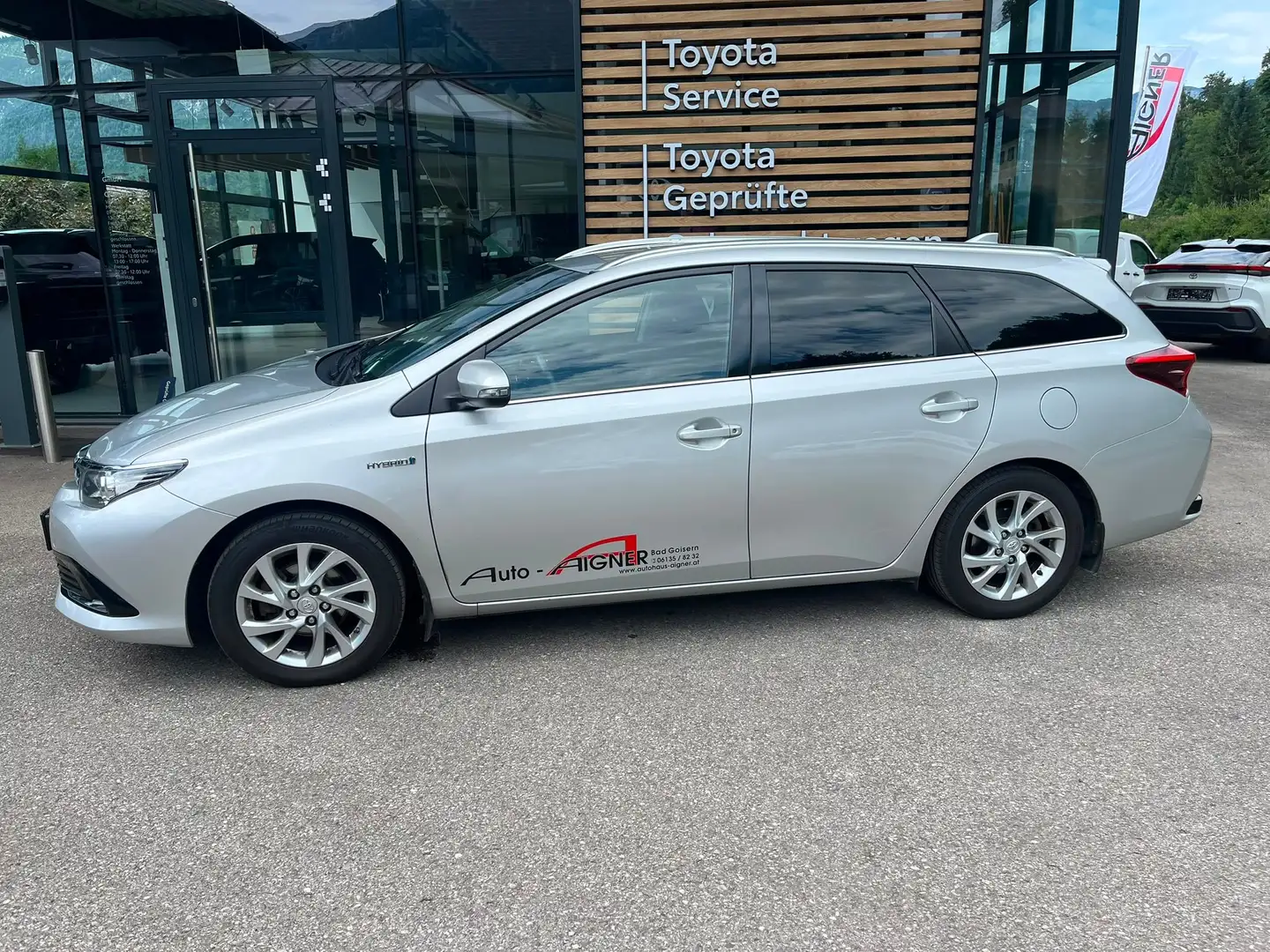 Toyota Auris Auris TS 1,8 VVT-i Hybrid Edition 45 Edition 45 Silber - 1