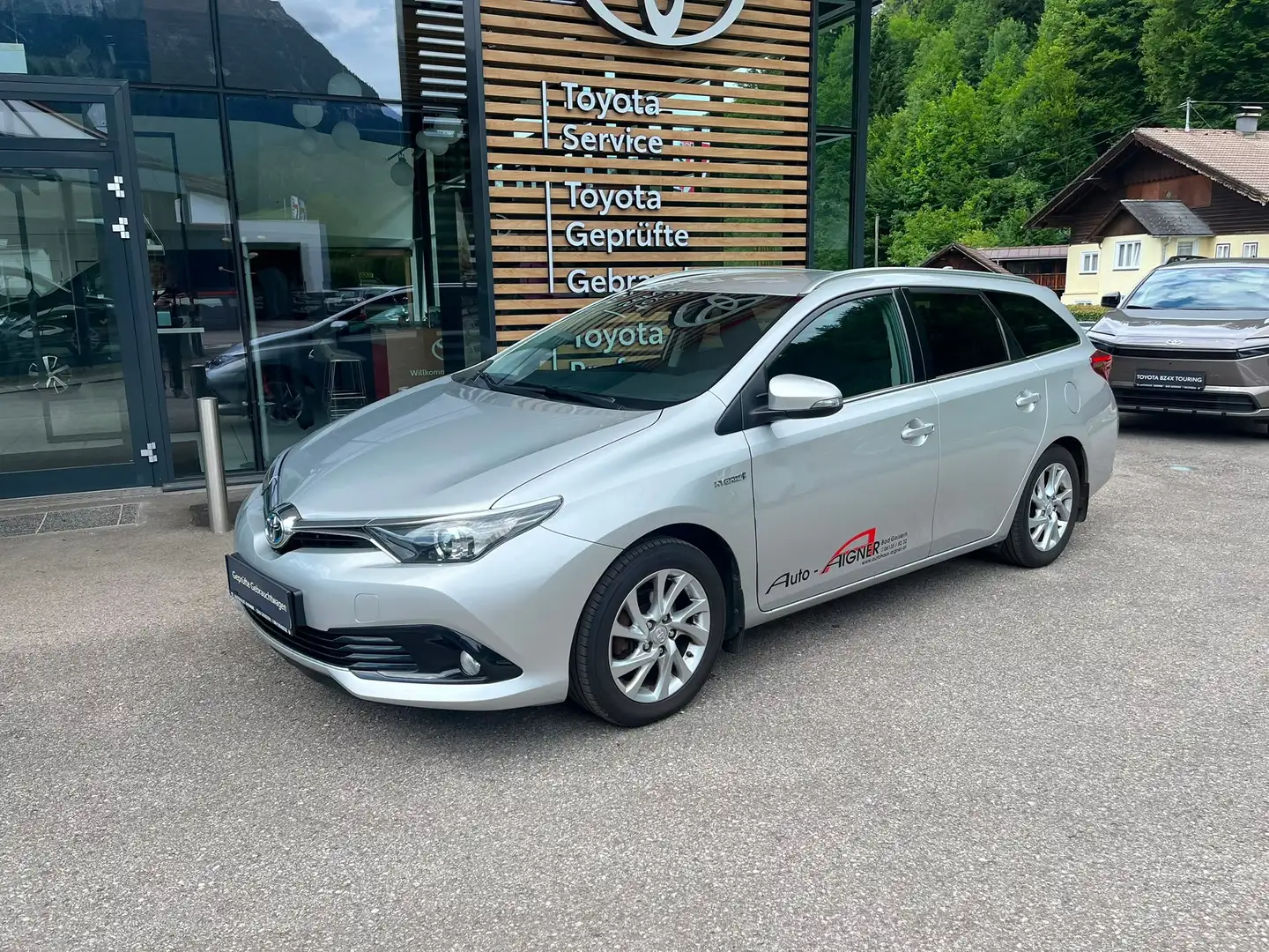 Toyota Auris Auris TS 1,8 VVT-i Hybrid Edition 45 Edition 45 Silber - 2