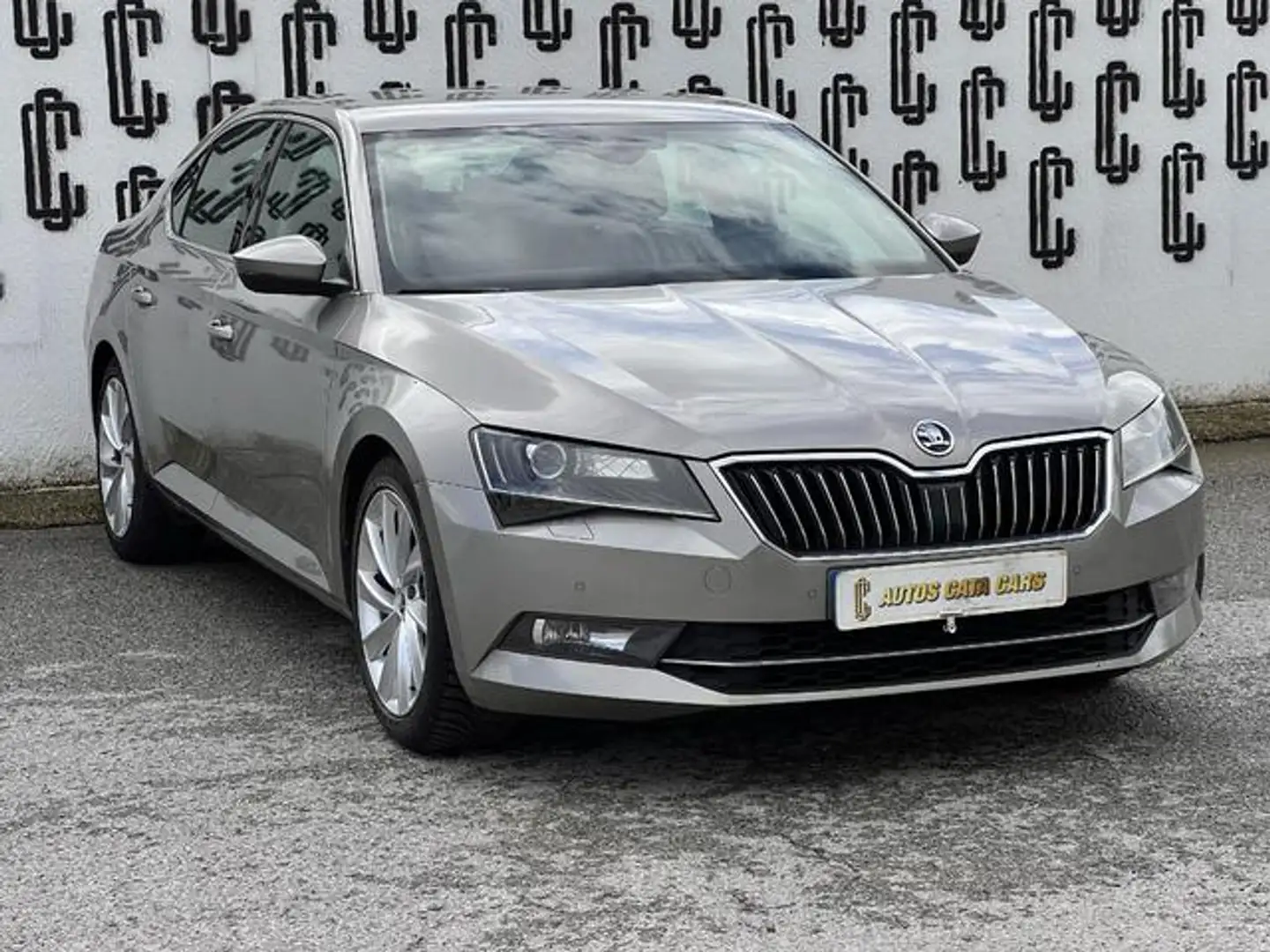 Skoda Superb 2.0TDI AdBlue tech Style 4x4 110kW Gris - 1