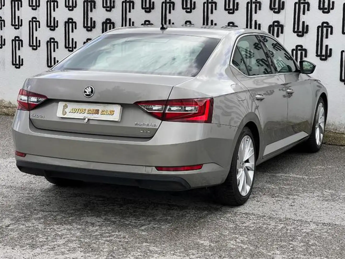 Skoda Superb 2.0TDI AdBlue tech Style 4x4 110kW Gris - 2