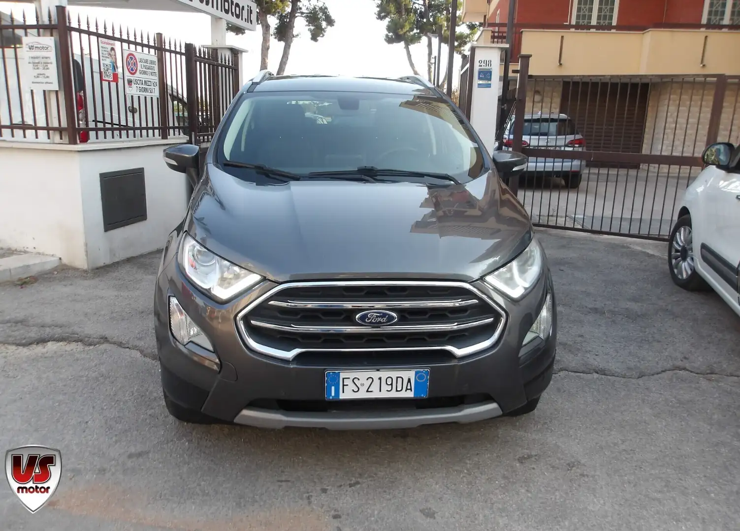Ford EcoSport 1.0 EcoBoost 125 CV Start&Stop Titanium Grijs - 2