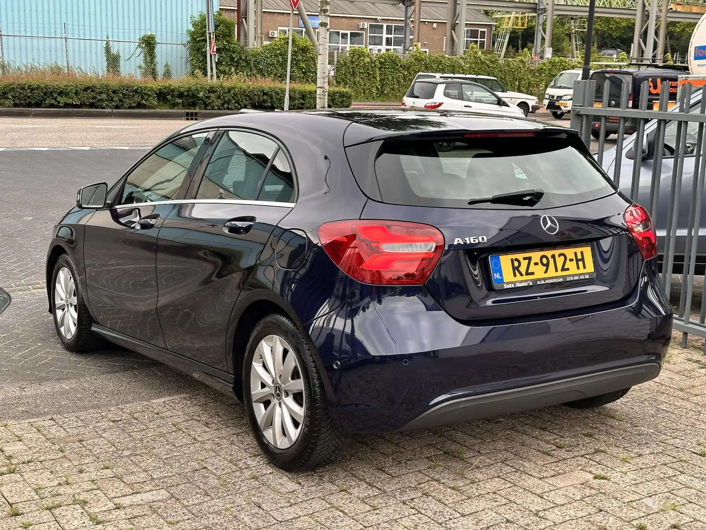 Mercedes-Benz A 160 Ambition NLAUTO/CARPLAY/XENON/NAVI/AMG Blauw - 2