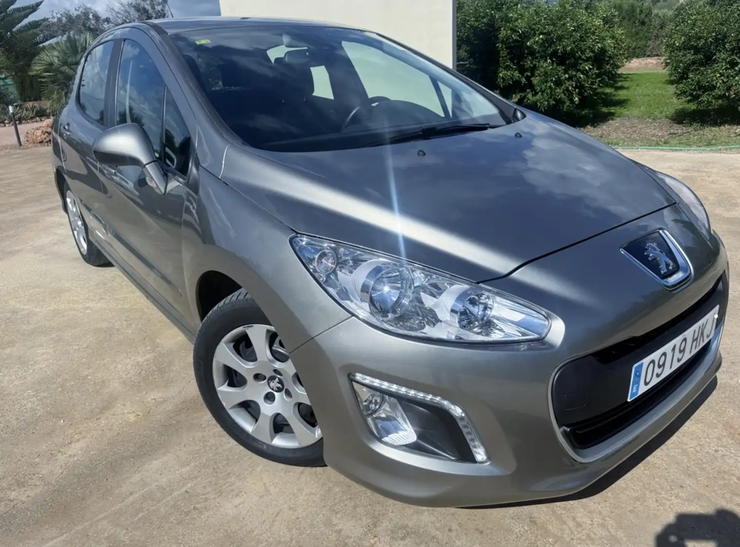 Peugeot 308 1.6HDI FAP Active Grijs - 1