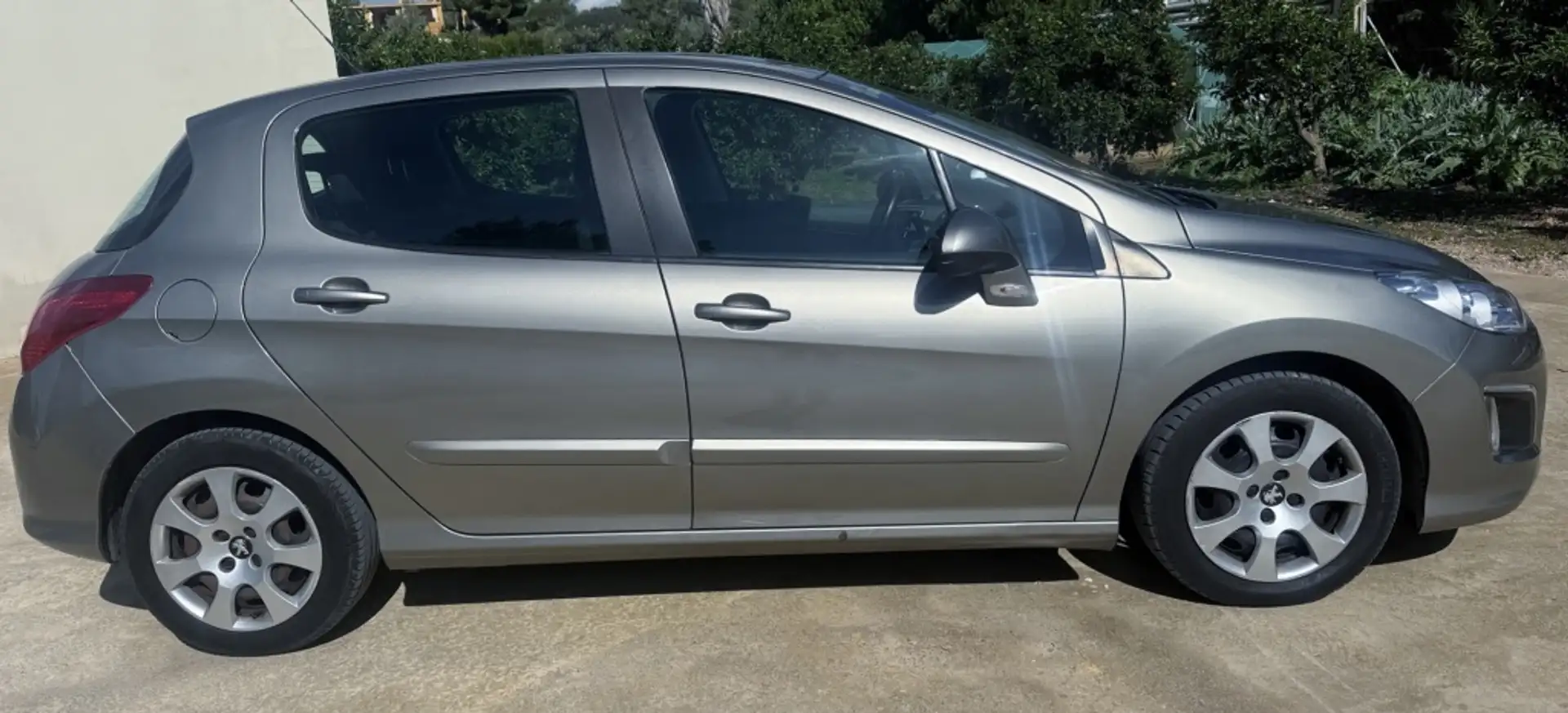 Peugeot 308 1.6HDI FAP Active Grijs - 2
