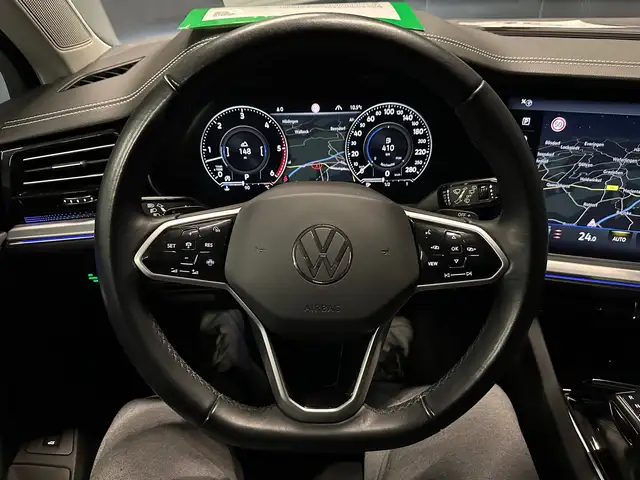 Volkswagen Touareg view 17