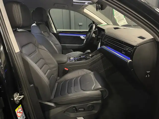 Volkswagen Touareg view 10