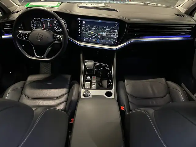 Volkswagen Touareg view 12